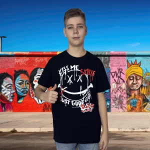 Kiss Me Smile T-Shirt – Limitierte nachhaltige Streetwear